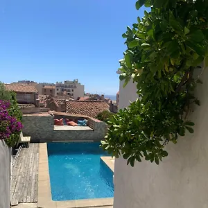 Pour 4 Face à La Piscine Marseille